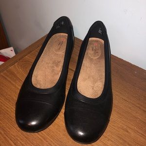 2 PAIRS Clark’s black flats size 10 swipe to see